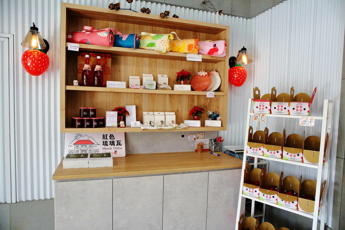 採草莓囉!苗栗大湖特色農場推薦,紅色琉璃瓦&SUHU Caf 採草莓囉!苗栗大湖特色農場推薦,紅色琉璃瓦&SUHU Caf
