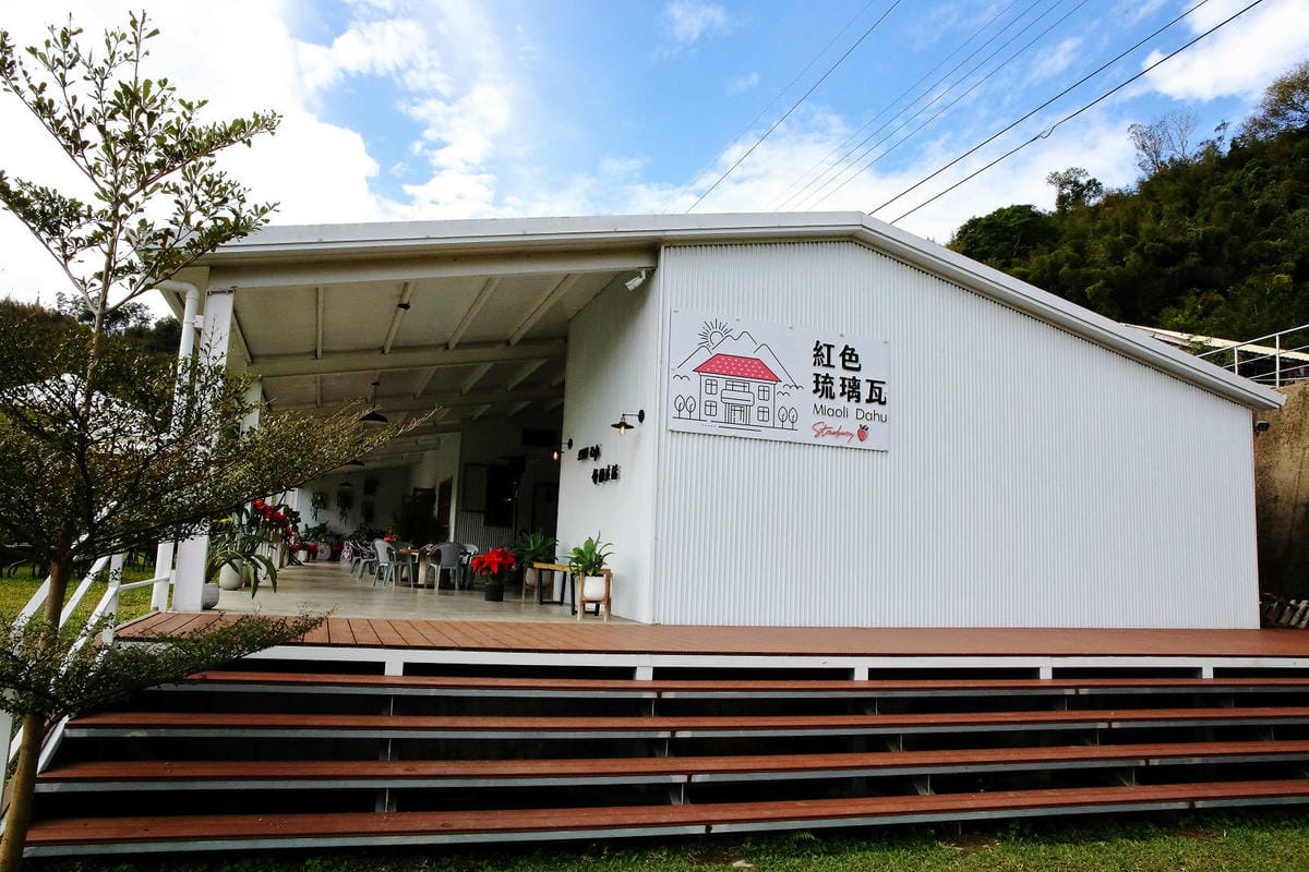 採草莓囉!苗栗大湖特色農場推薦,紅色琉璃瓦&SUHU Caf 採草莓囉!苗栗大湖特色農場推薦,紅色琉璃瓦&SUHU Caf
