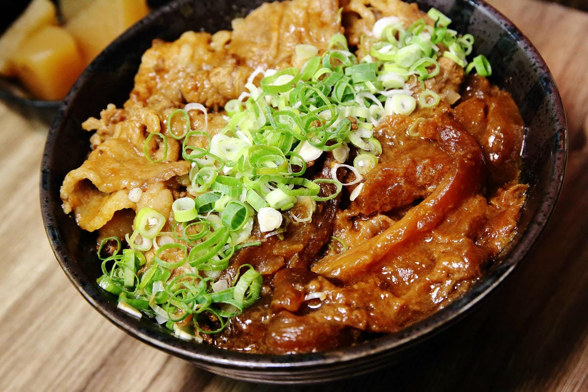 永和美食爆量肉丼，久似丼永貞店，份量超多滿到看不到白飯，大胃