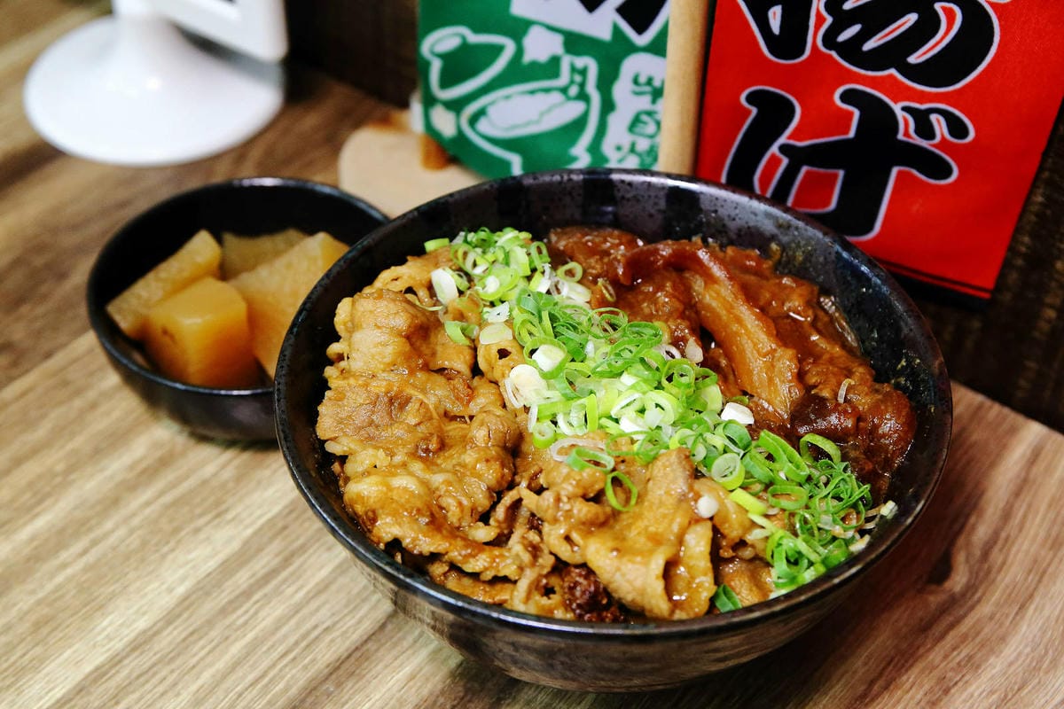 永和美食爆量肉丼，久似丼永貞店，份量超多滿到看不到白飯，大胃