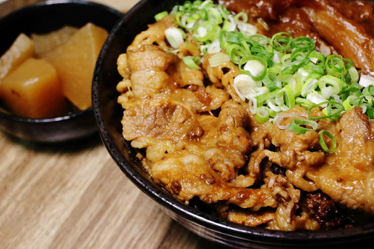 永和美食爆量肉丼，久似丼永貞店，份量超多滿到看不到白飯，大胃