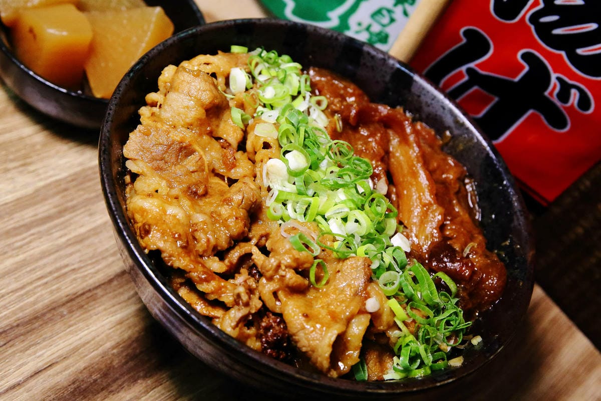 永和美食爆量肉丼，久似丼永貞店，份量超多滿到看不到白飯，大胃