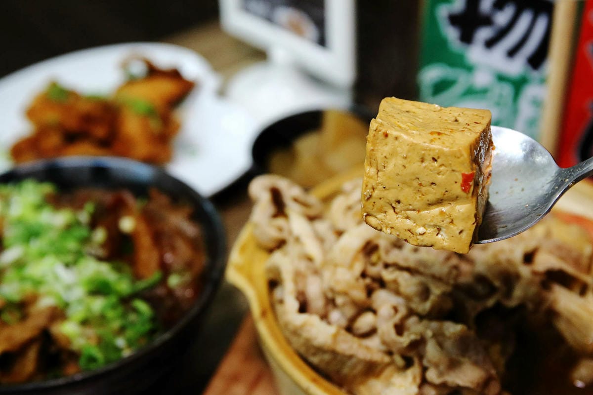 永和美食爆量肉丼，久似丼永貞店，份量超多滿到看不到白飯，大胃