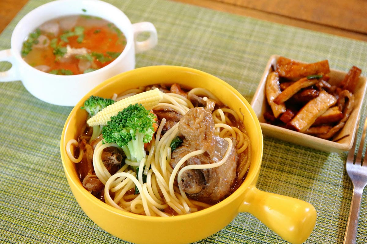 新竹寵物友善餐廳，森園寵物友善樹屋咖啡莊園，咖啡好喝，寵物超