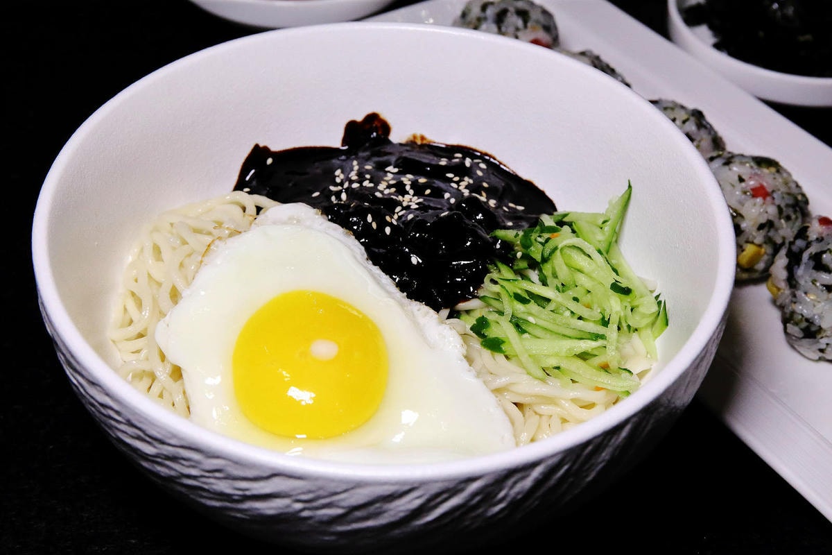 微風信義美食餐廳,韓吃一隻雞 微風信義店,有別於一般韓式餐廳