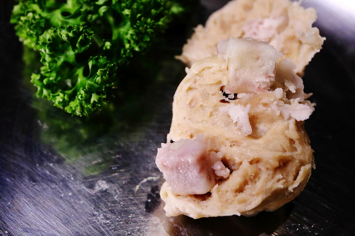 饒河夜市美食推薦,蘇記嘀兜雞台北松山店,獨門祕製超濃郁大骨湯