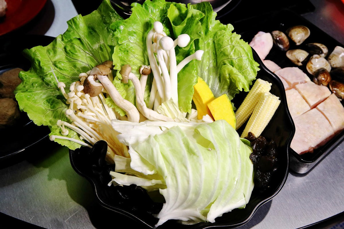 饒河夜市美食推薦,蘇記嘀兜雞台北松山店,獨門祕製超濃郁大骨湯