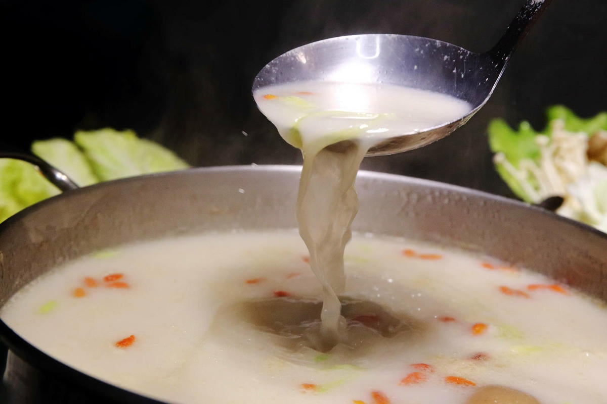 饒河夜市美食推薦,蘇記嘀兜雞台北松山店,獨門祕製超濃郁大骨湯