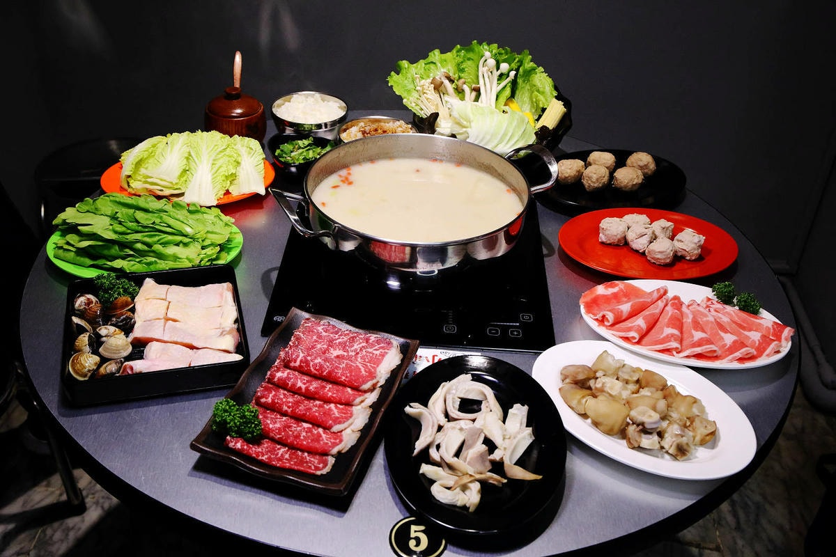 饒河夜市美食推薦,蘇記嘀兜雞台北松山店,獨門祕製超濃郁大骨湯