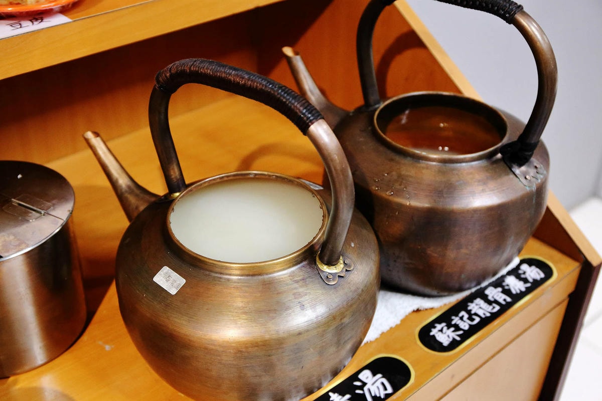 饒河夜市美食推薦,蘇記嘀兜雞台北松山店,獨門祕製超濃郁大骨湯