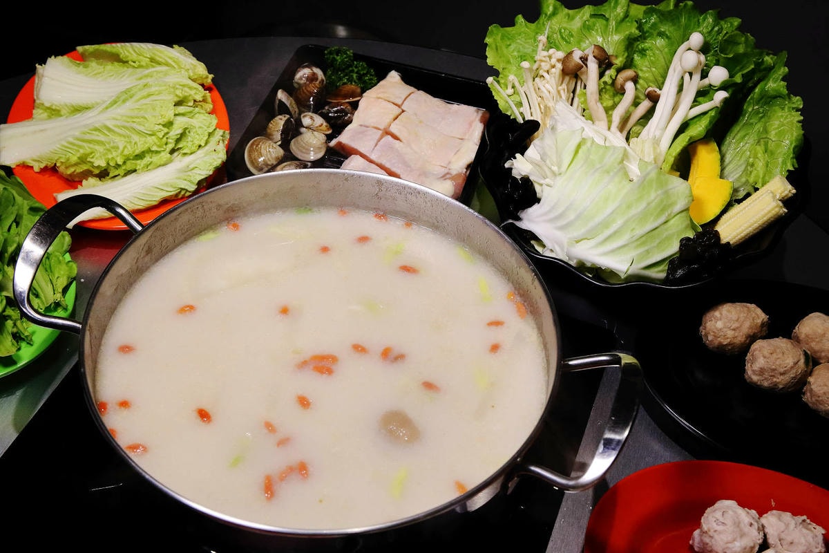 饒河夜市美食推薦,蘇記嘀兜雞台北松山店,獨門祕製超濃郁大骨湯