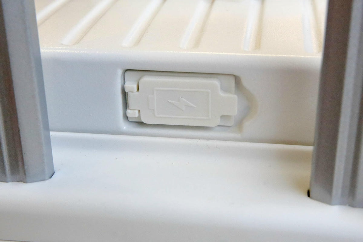 桃園行李箱推薦!黑箱作業行李箱維修/零售專賣店,28吋鋁框大