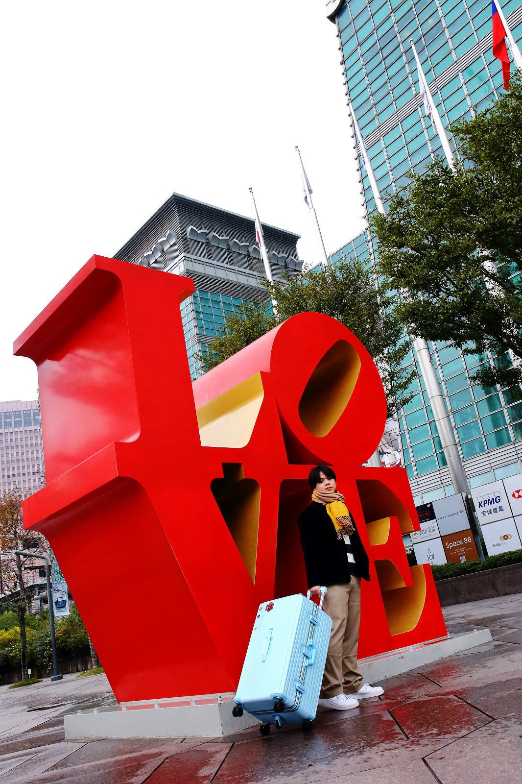 桃園行李箱推薦!黑箱作業行李箱維修/零售專賣店,28吋鋁框大