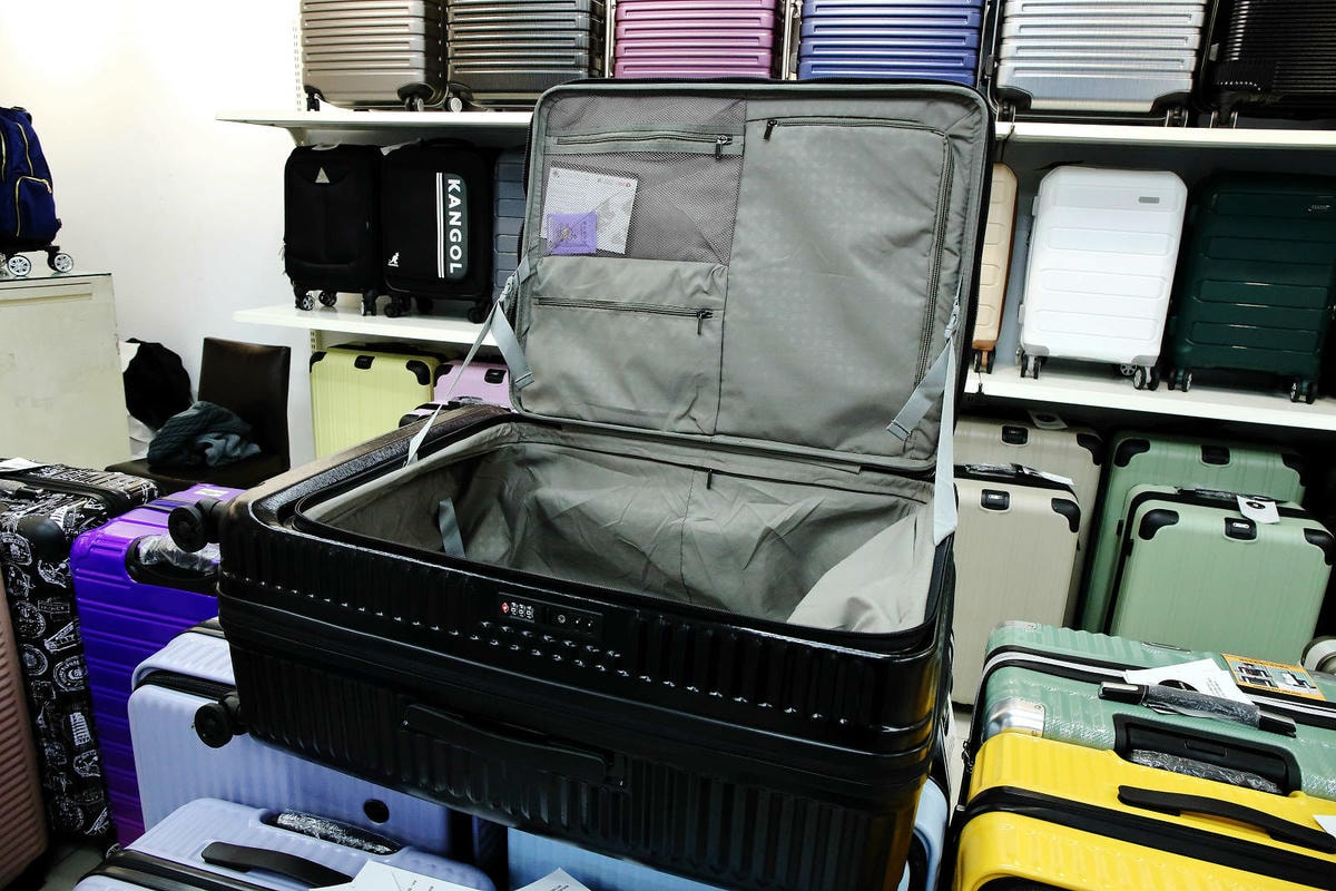 桃園行李箱推薦!黑箱作業行李箱維修/零售專賣店,28吋鋁框大