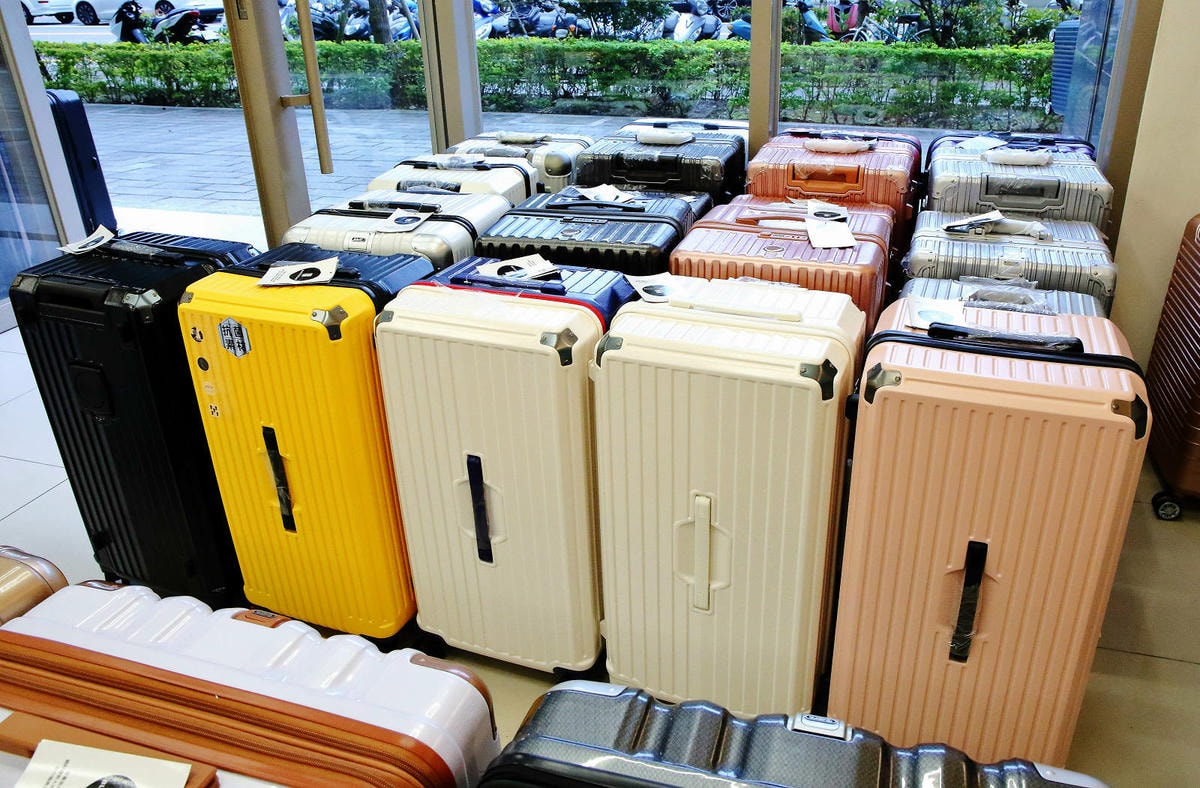 桃園行李箱推薦!黑箱作業行李箱維修/零售專賣店,28吋鋁框大