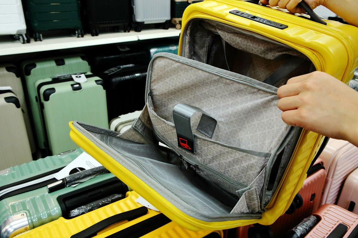 桃園行李箱推薦!黑箱作業行李箱維修/零售專賣店,28吋鋁框大