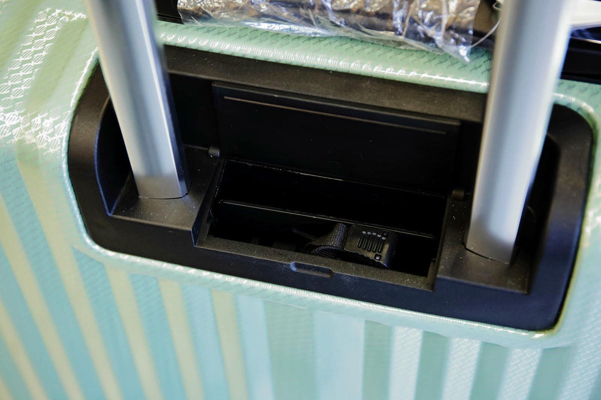 桃園行李箱推薦!黑箱作業行李箱維修/零售專賣店,28吋鋁框大