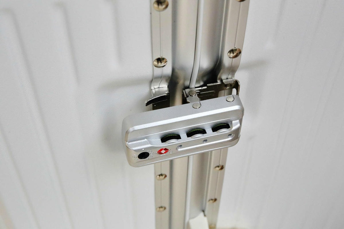 桃園行李箱推薦!黑箱作業行李箱維修/零售專賣店,28吋鋁框大