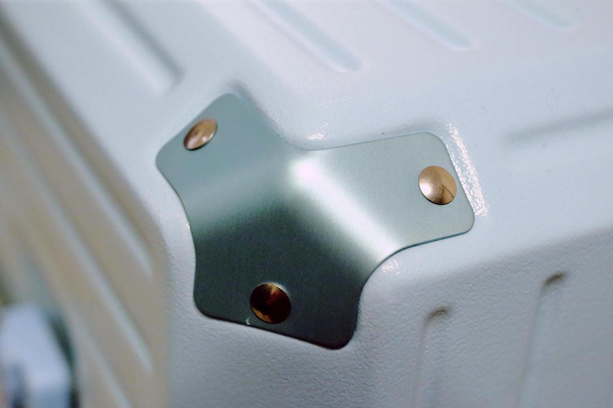 桃園行李箱推薦!黑箱作業行李箱維修/零售專賣店,28吋鋁框大