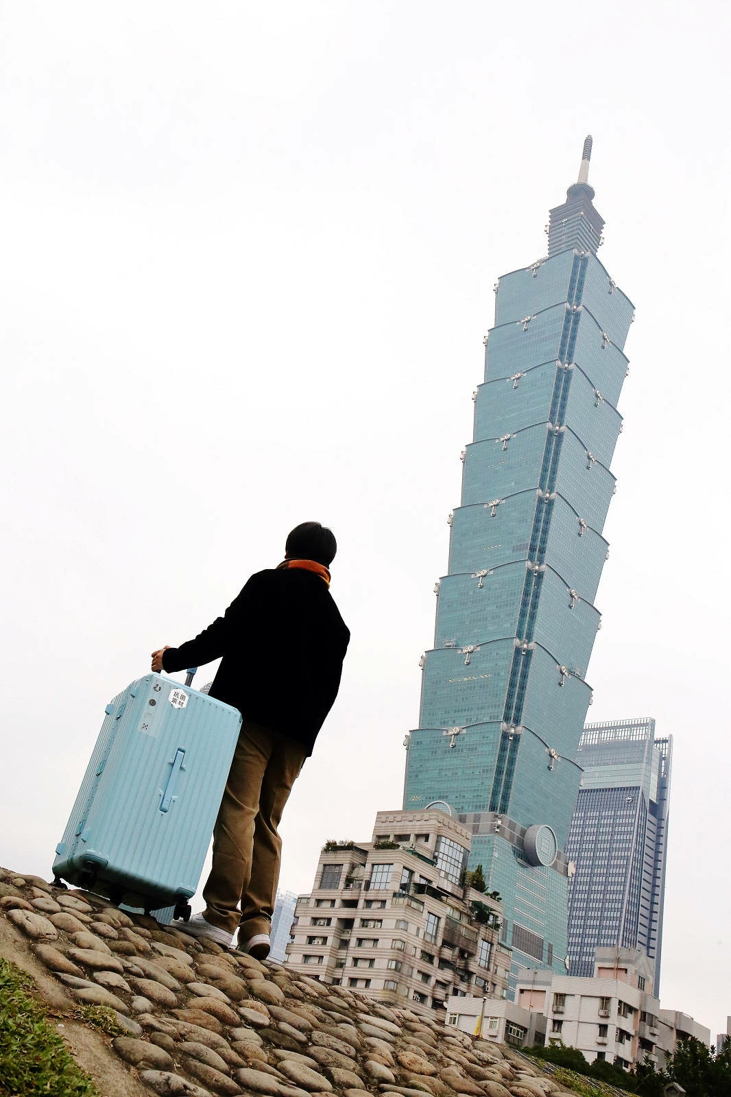 桃園行李箱推薦!黑箱作業行李箱維修/零售專賣店,28吋鋁框大