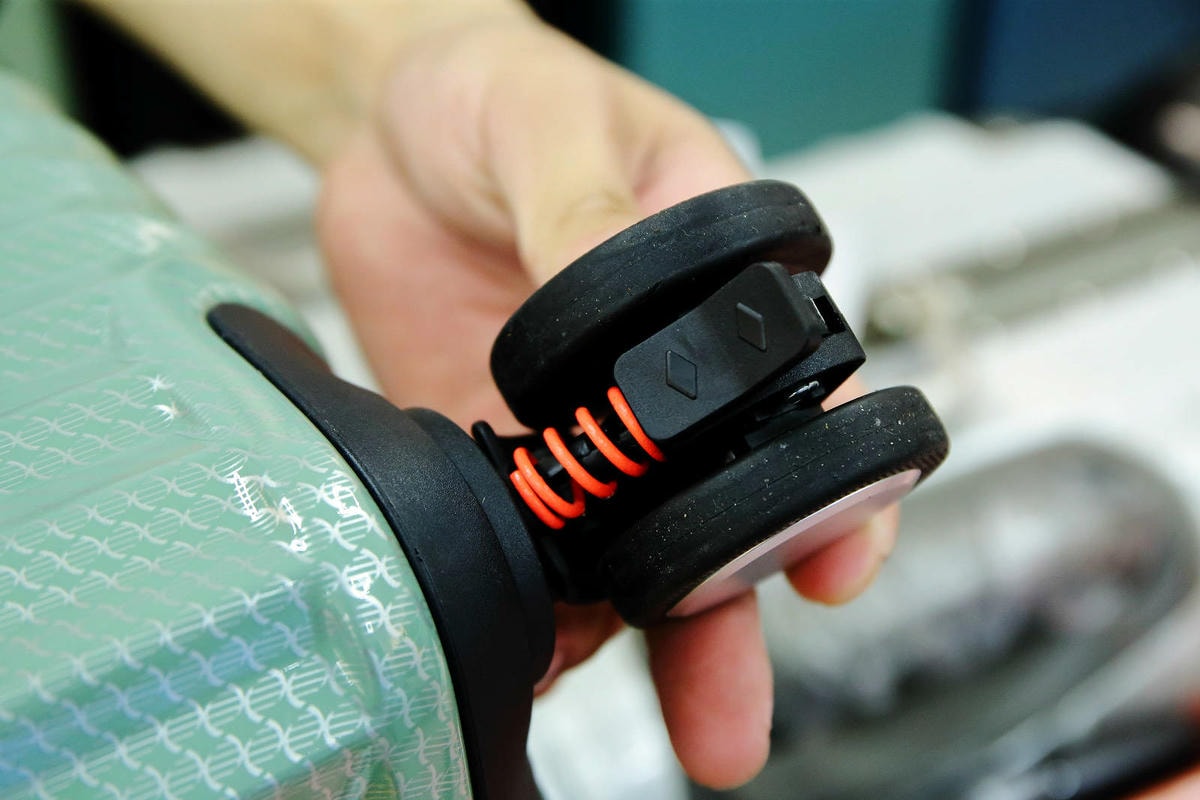 桃園行李箱推薦!黑箱作業行李箱維修/零售專賣店,28吋鋁框大