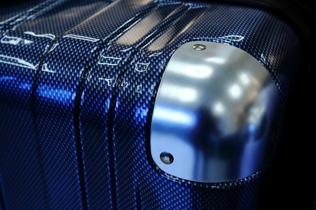 桃園行李箱推薦!黑箱作業行李箱維修/零售專賣店,28吋鋁框大