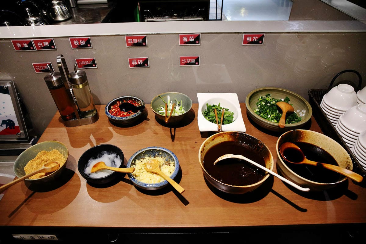 新竹火鍋推薦，浮誇系火鍋「六野鴛鴦鍋物」新開幕！頂級海鮮船水