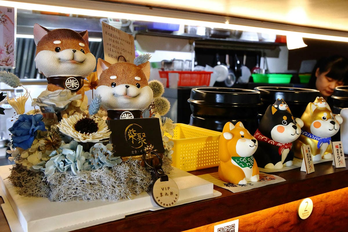 柴聚小吃。中壢寵物友善餐廳，最萌柴柴陪吃陪玩，狗派的朋友們注