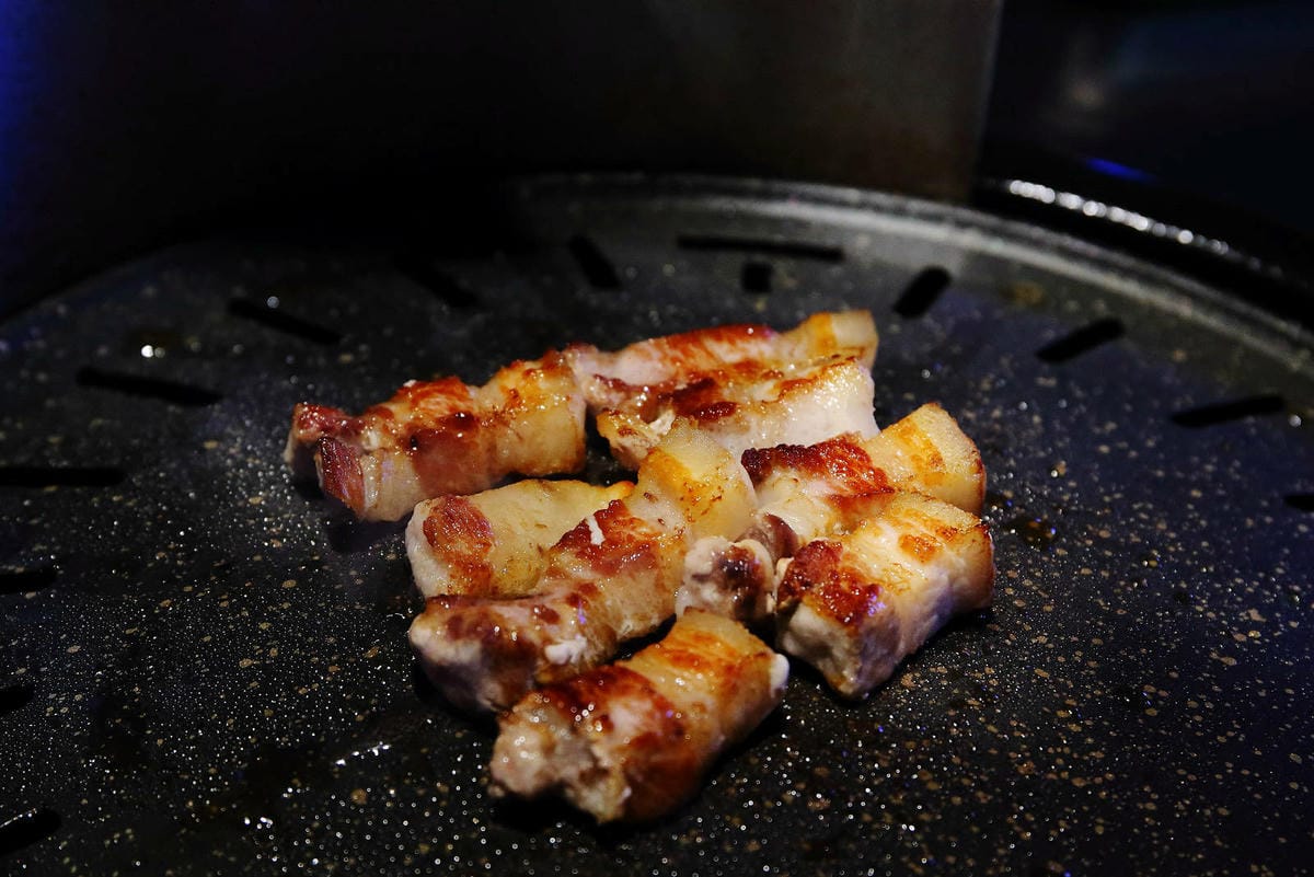 王品全新韓式燒肉品牌，金咕韓式原塊烤肉插旗西門町！主打豬五花