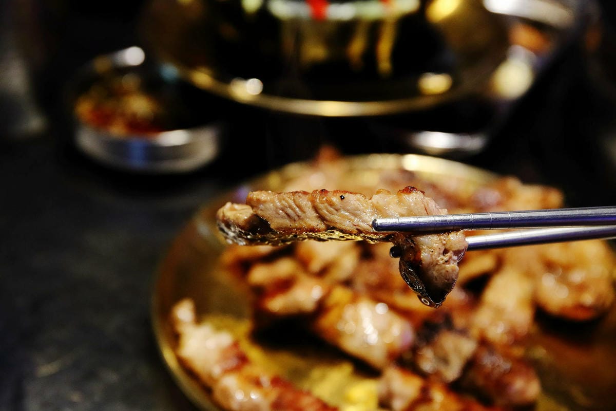 王品全新韓式燒肉品牌，金咕韓式原塊烤肉插旗西門町！主打豬五花