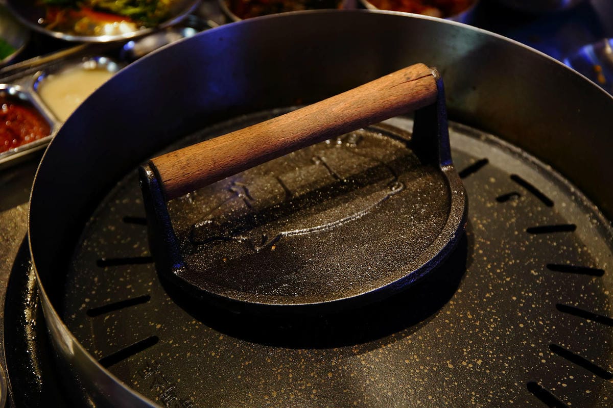 王品全新韓式燒肉品牌，金咕韓式原塊烤肉插旗西門町！主打豬五花