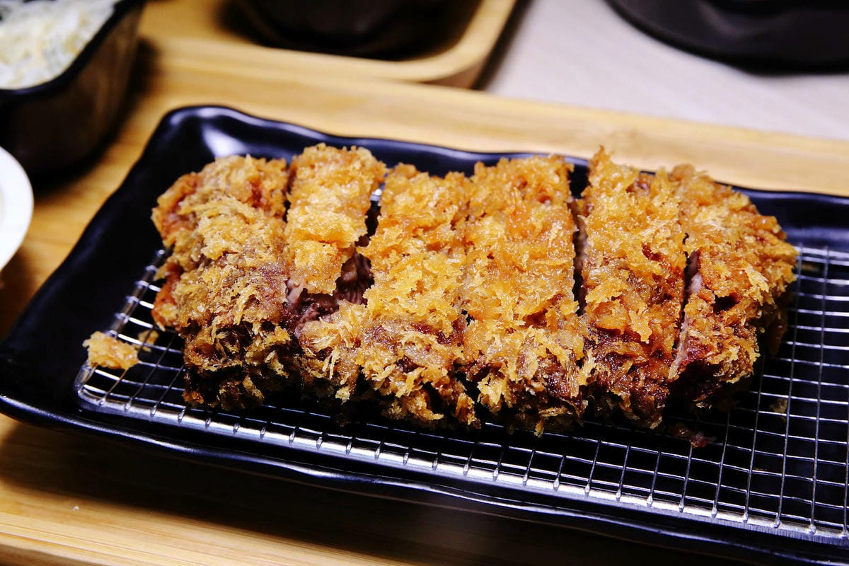 京厚屋-台中一中店，一中商圈高CP值日式炸豬排定食專賣，自助