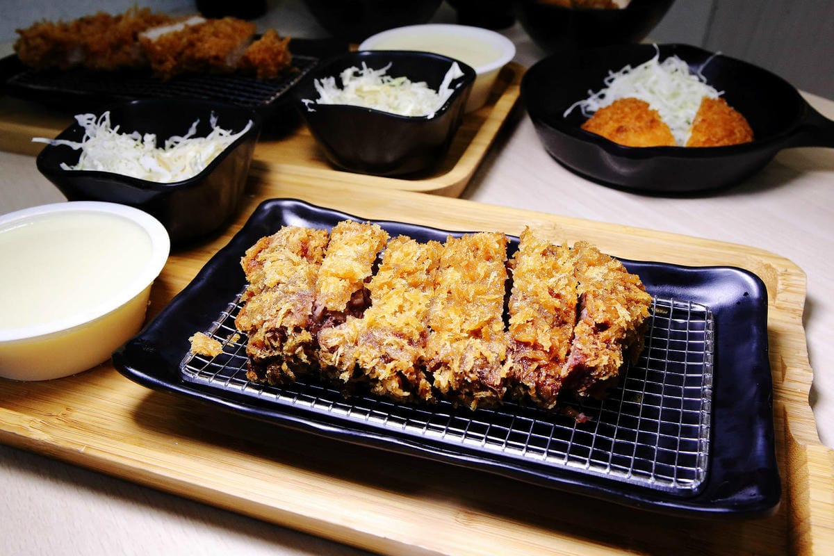 京厚屋-台中一中店，一中商圈高CP值日式炸豬排定食專賣，自助