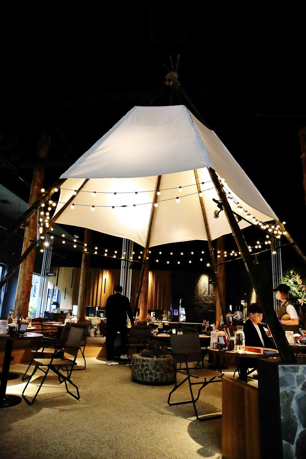 貳樓林口露營概念店新開幕!城市偽露營!在城市中也能享受享受