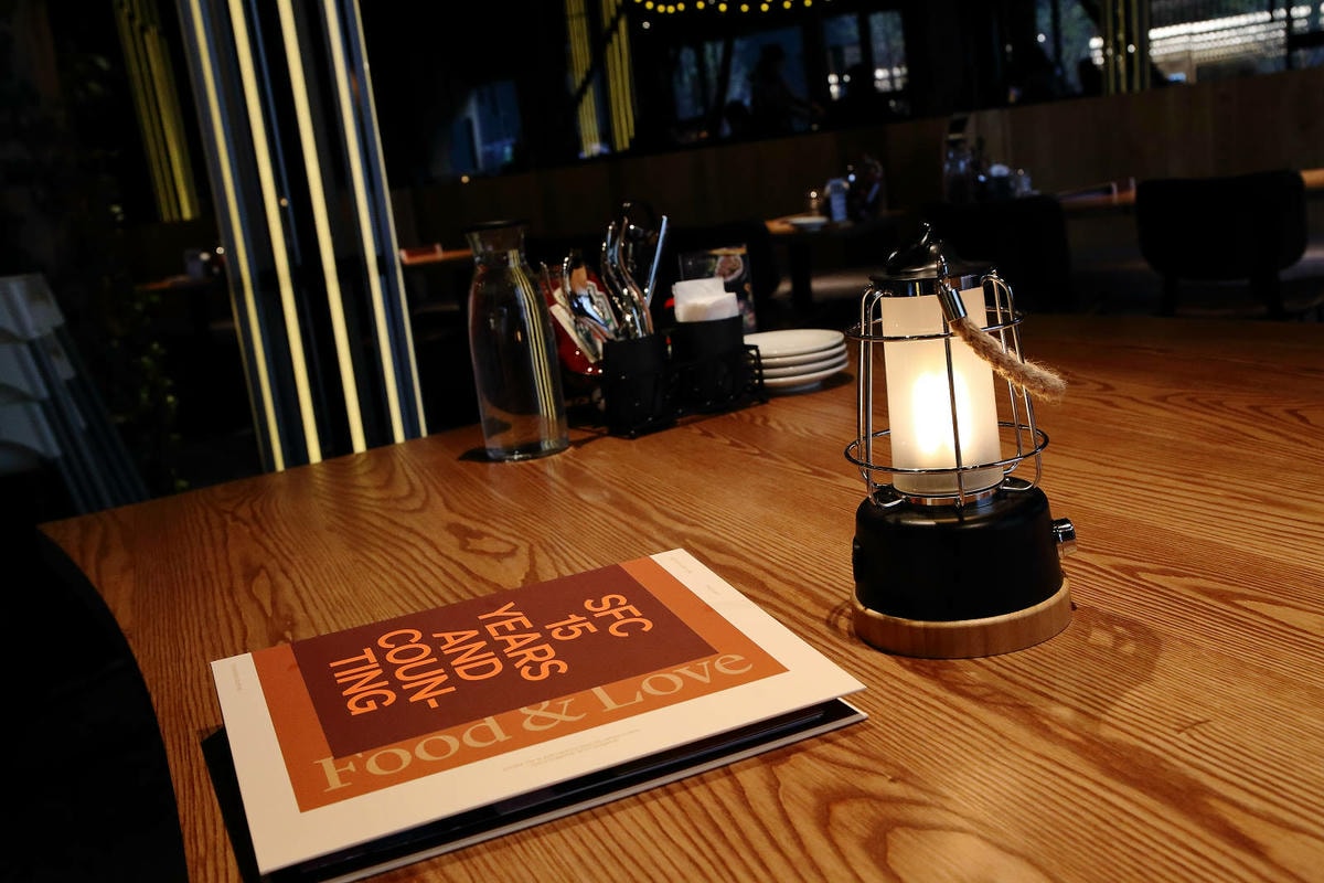 貳樓林口露營概念店新開幕!城市偽露營!在城市中也能享受享受