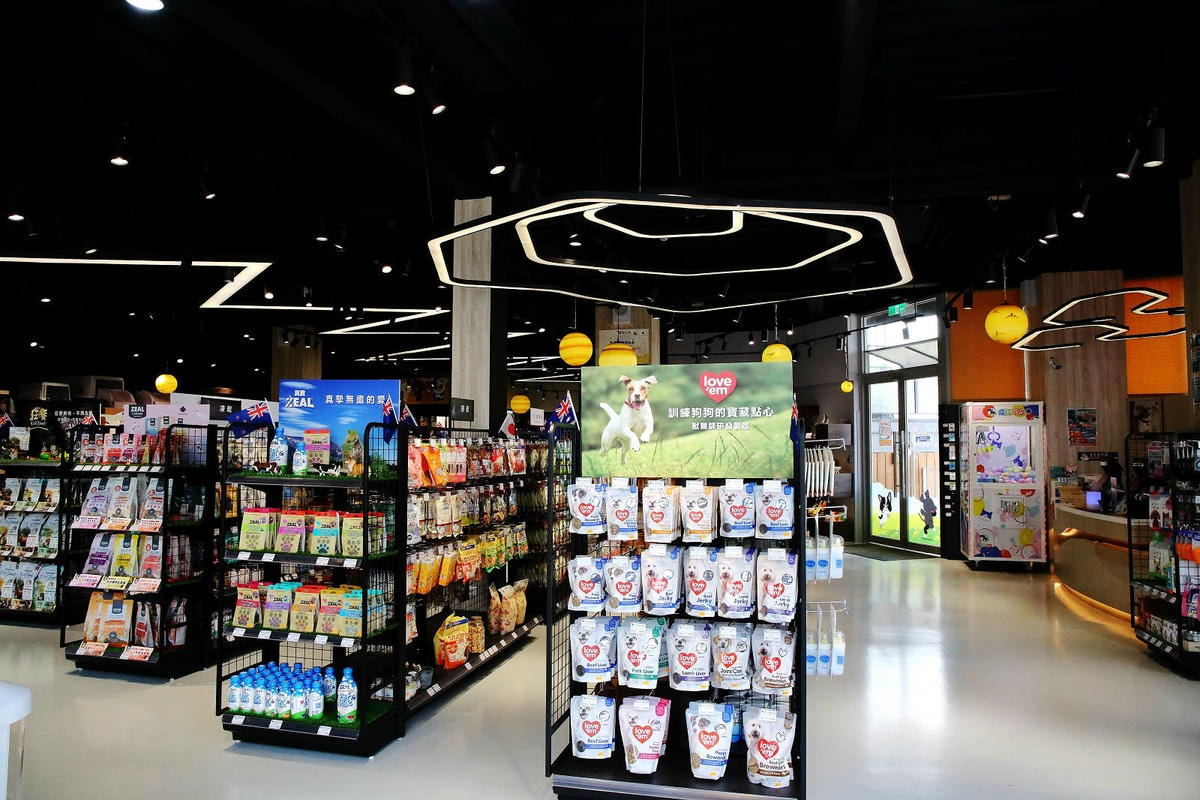 台中全新寵物餐廳開幕!瘋狂尾巴寵物遊樂園,結合了寵物餐廳、寵