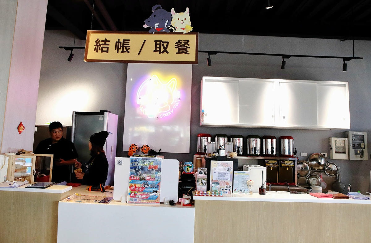 台中全新寵物餐廳開幕!瘋狂尾巴寵物遊樂園,結合了寵物餐廳、寵