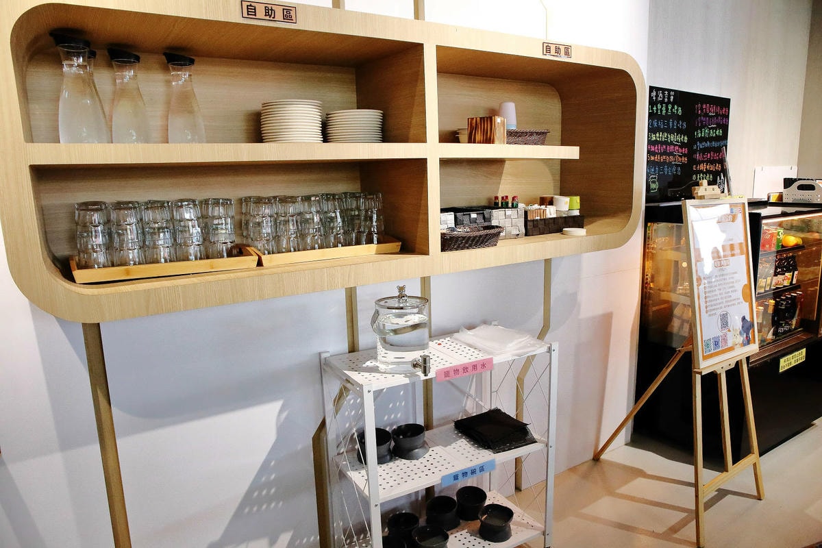 台中全新寵物餐廳開幕!瘋狂尾巴寵物遊樂園,結合了寵物餐廳、寵