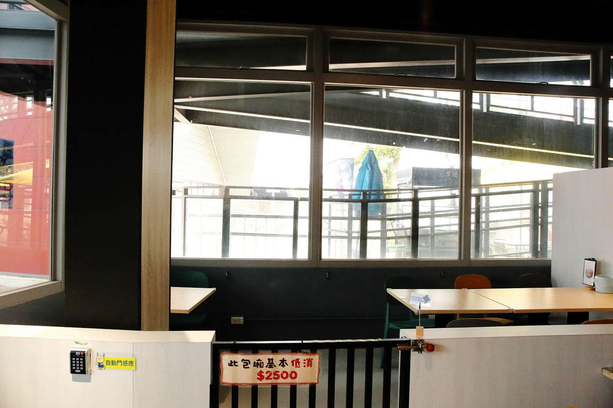 台中全新寵物餐廳開幕!瘋狂尾巴寵物遊樂園,結合了寵物餐廳、寵