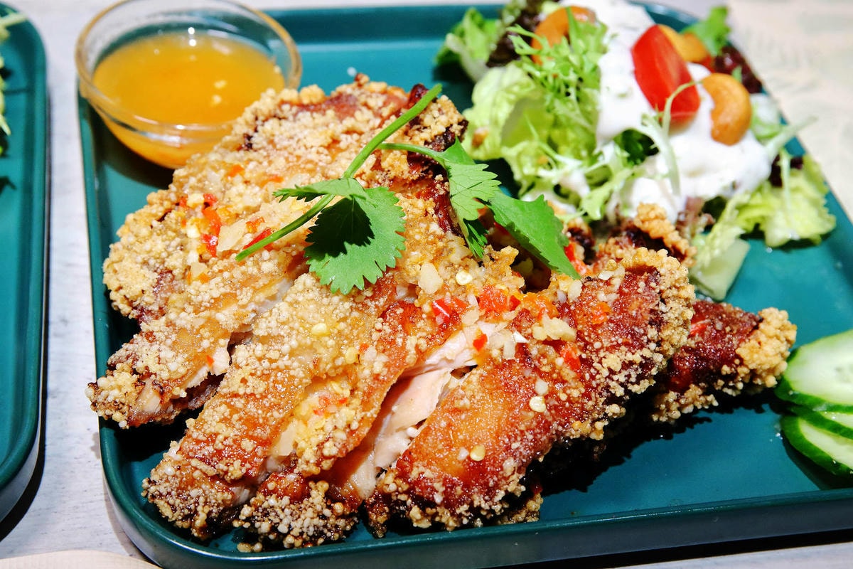 捷運中山美食推薦!一個人也能吃泰式!椰兄 PLUS台北必吃網