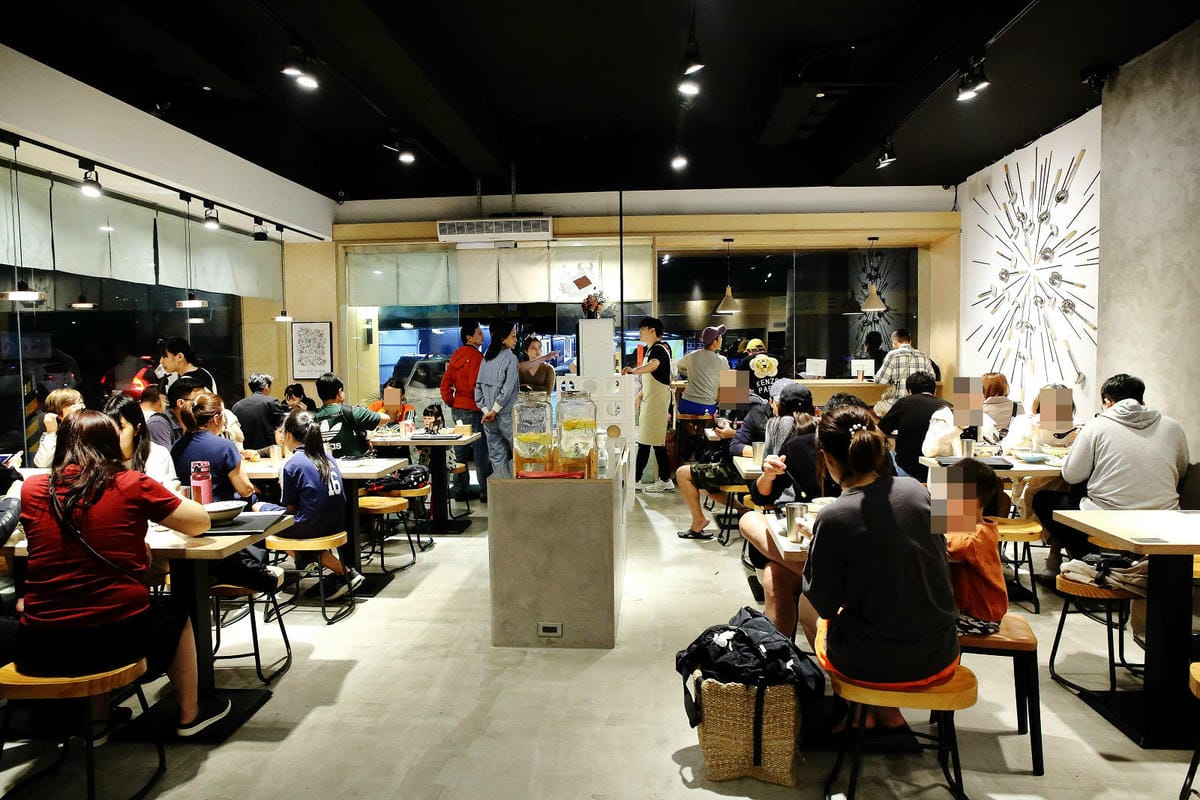 牛山．牛肉麵．燒肉飯，桃園最難吃到的牛肉麵！超狂清燉牛肉麵滿