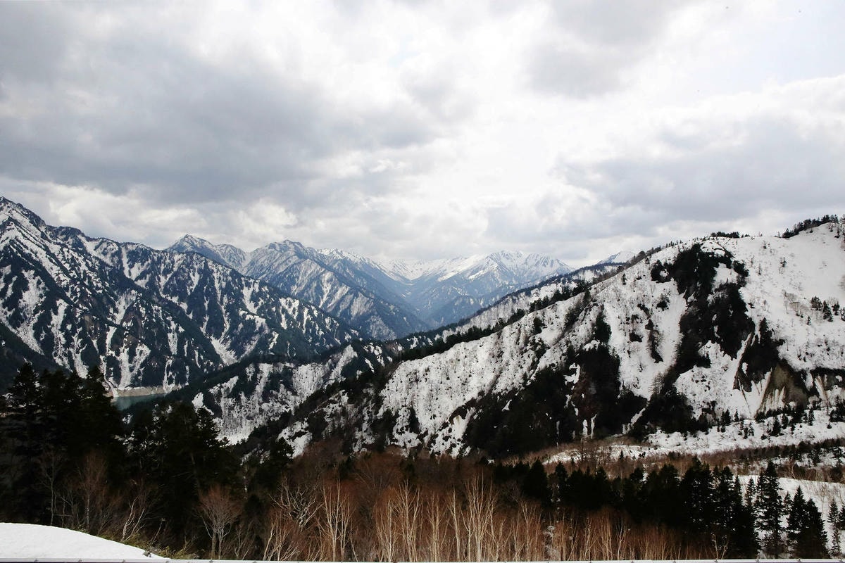 立生黑部真是人生必去一次的地方,雪牆絕景、沿途連綿不絶的壯麗
