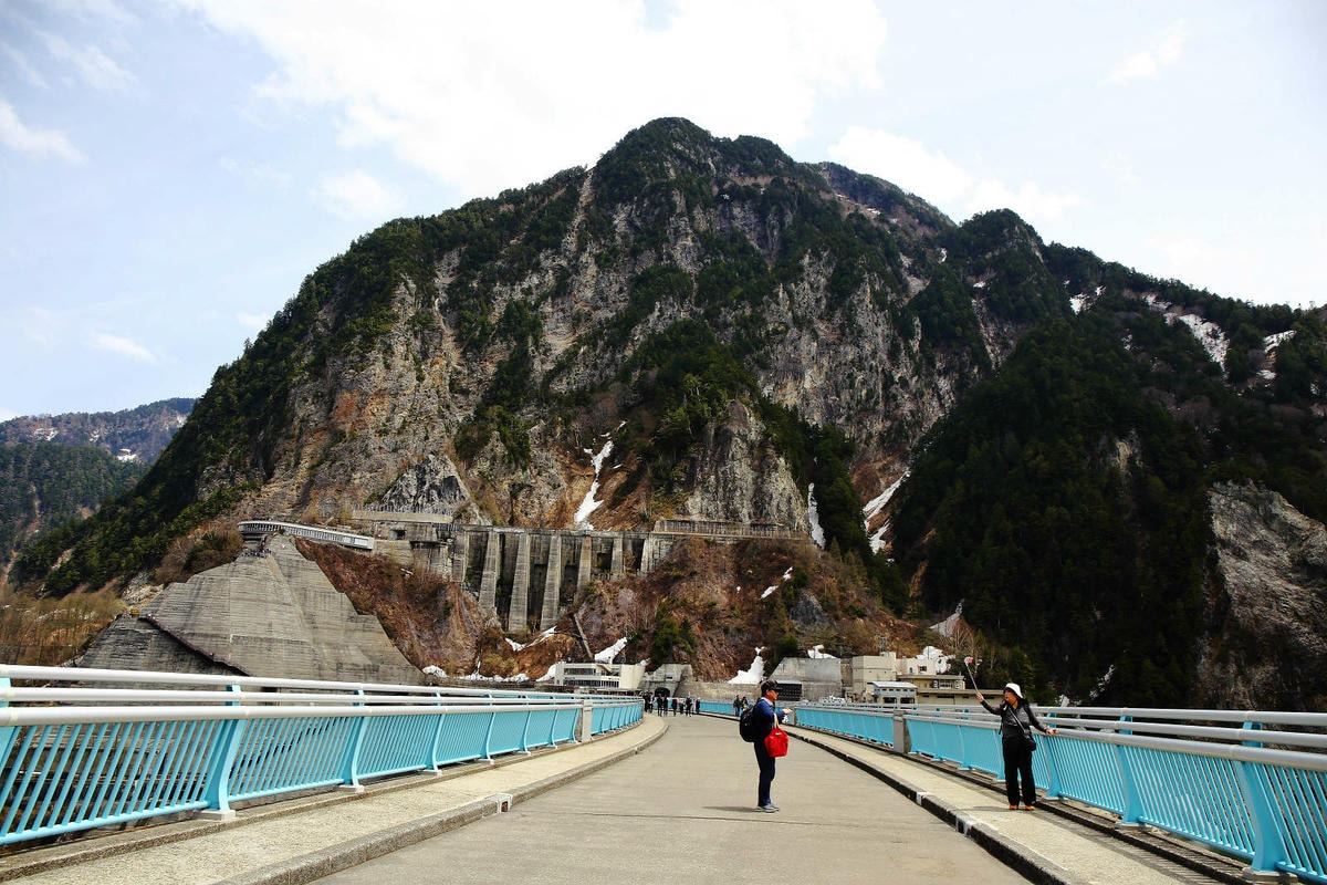 立生黑部真是人生必去一次的地方,雪牆絕景、沿途連綿不絶的壯麗