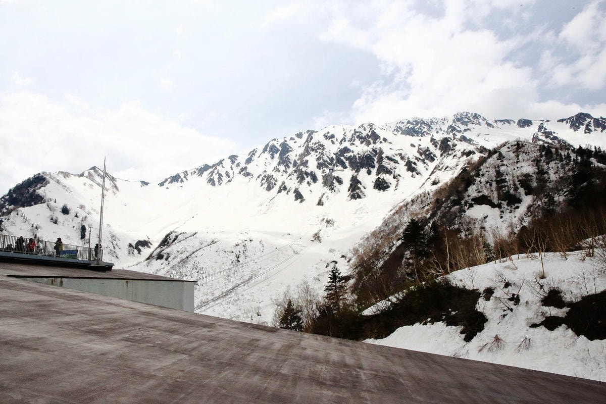 立生黑部真是人生必去一次的地方,雪牆絕景、沿途連綿不絶的壯麗