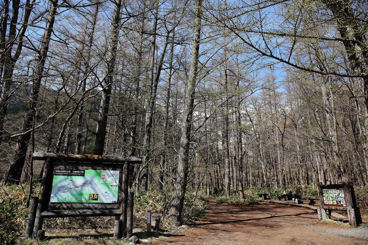 神的故鄉「上高地」,境內有大正池、田代池、河童橋、明神池等,