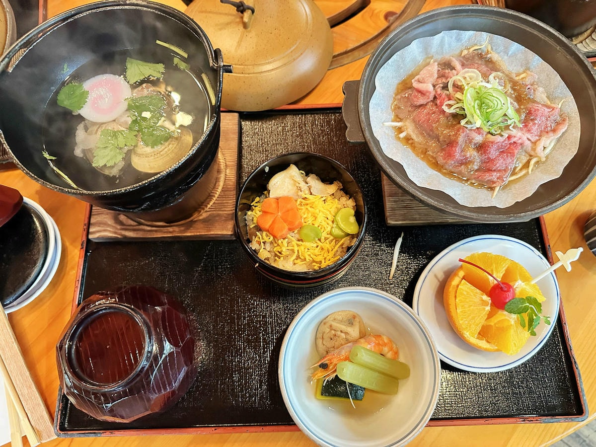 世界級美景,日本最大絢麗夢幻夜間燈光秀,結合花朵與燈飾的「名