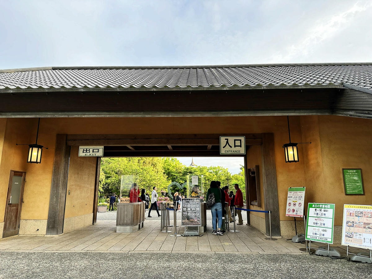 世界級美景,日本最大絢麗夢幻夜間燈光秀,結合花朵與燈飾的「名