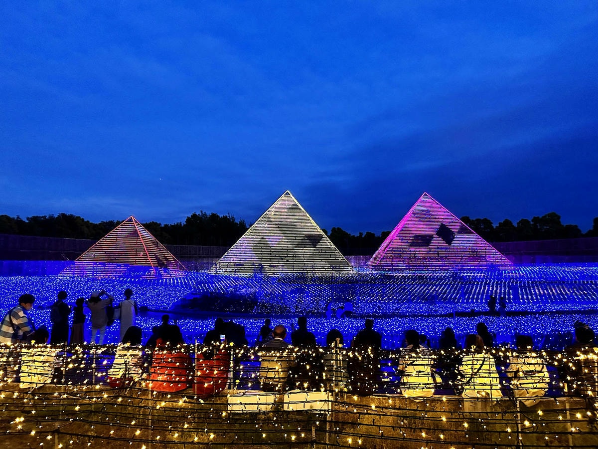 世界級美景,日本最大絢麗夢幻夜間燈光秀,結合花朵與燈飾的「名