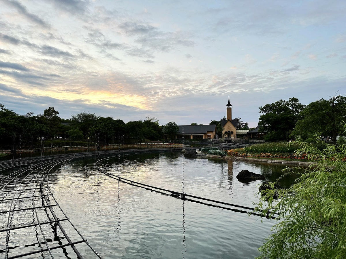 世界級美景,日本最大絢麗夢幻夜間燈光秀,結合花朵與燈飾的「名