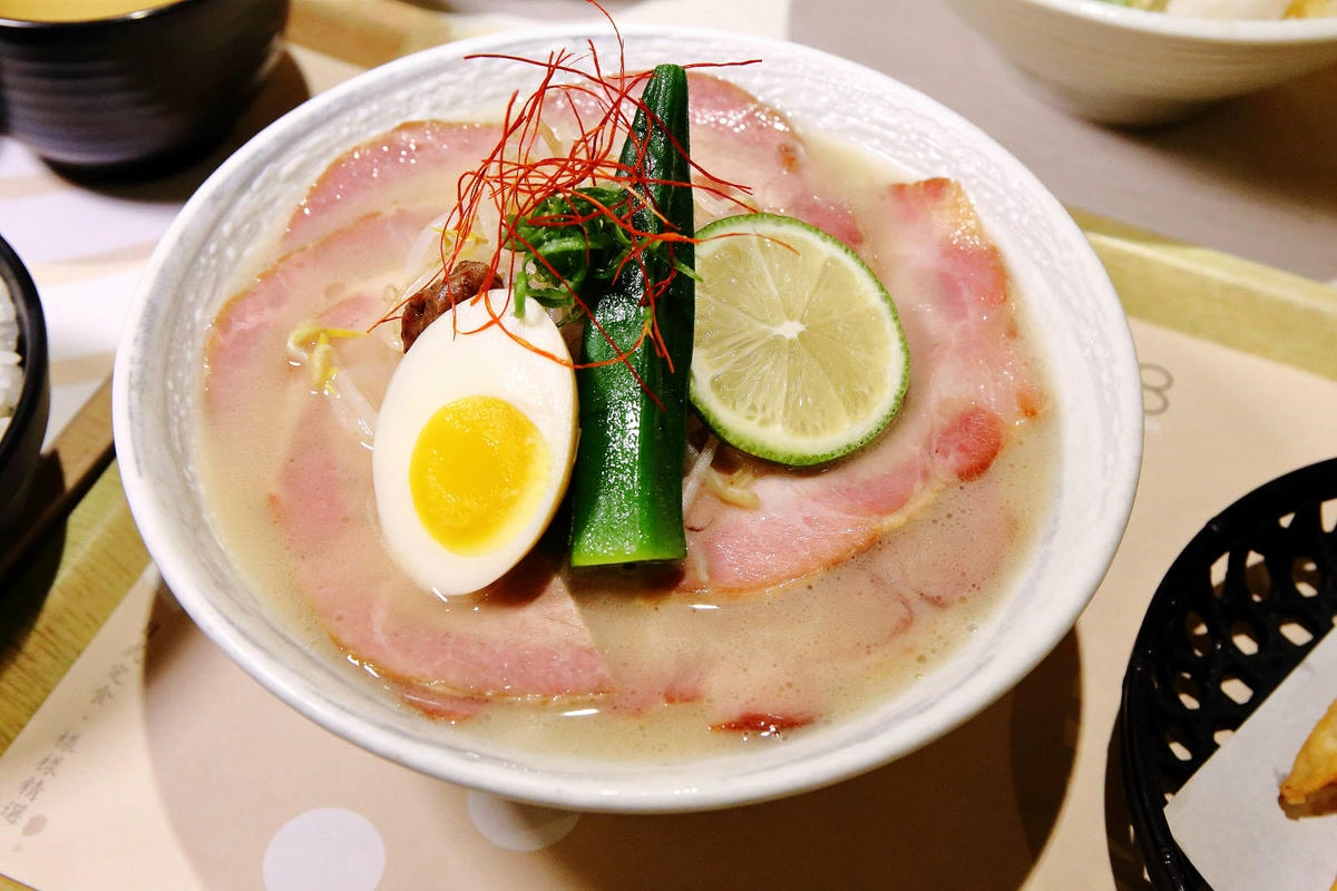 定食8變了!明亮寬敞的空間、每季更新豐盛繽紛的定食,免費湯飯 定食8變了!明亮寬敞的空間、每季更新豐盛繽紛的定食,免費湯飯